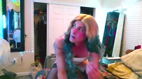 Allie North online show from 10.05.25