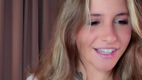 Lina  online show from 04.15.26