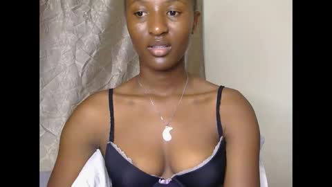 Snapshot of cee_queen chatting on 05.31.26 cee_queen online show from 05.31.26