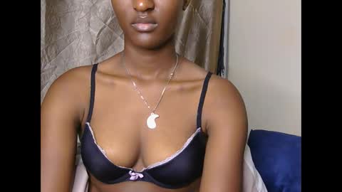 Snapshot of cee_queen chatting on 06.03.26 cee_queen online show from 06.03.26