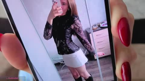 Josie Manesi online show from 04.16.26