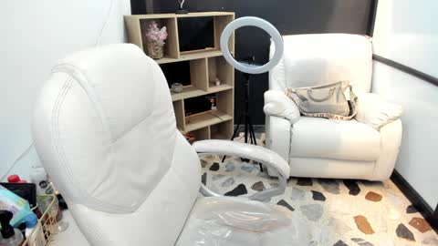 Snapshot of celesstebruce chatting on 02.06.25 meli online show from 02.06.25