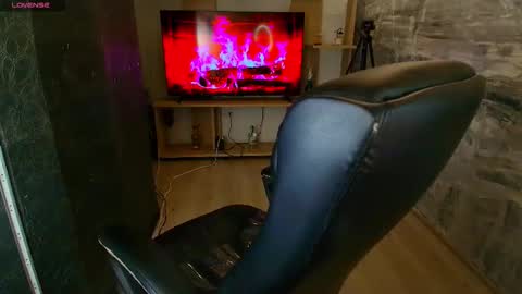 Snapshot of celesstebruce chatting on 02.19.25 meli online show from 02.19.25