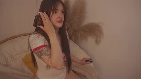 Snapshot of celeste_angel1 chatting on 09.22.25 Diane Independent model online show from 09.22.25