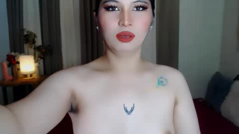 Snapshot of celestehollywood chatting on 10.11.25 CELESTE IGYoshi Tian online show from 10.11.25