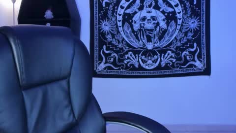   online show from 11.12.25