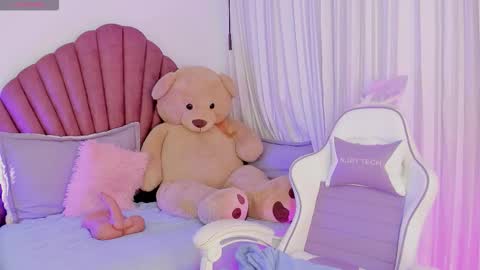 Snapshot of celestte_ruizz chatting on 11.15.25 700 110 p online show from 11.15.25