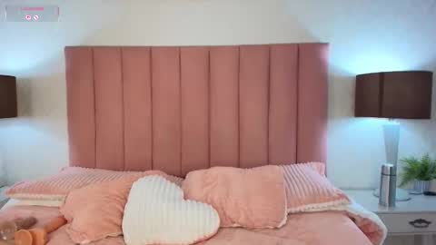 Snapshot of celine_golden chatting on 11.11.25 CELINE online show from 11.11.25