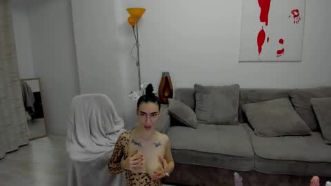 Celine Roxelle online show from 02.05.25