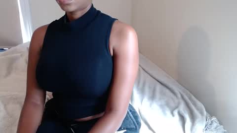 Snapshot of celinecostas chatting on 09.27.25 Celine Costas online show from 09.27.25