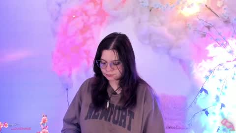 Hello guys my name is Sofi and Lizzie and  Vanessa online show from 01.26.25