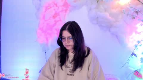 Hello guys my name is Sofi and Lizzie and  Vanessa online show from 01.27.25