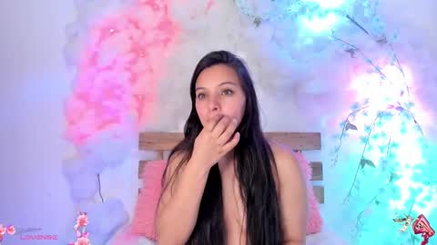 Hello guys my name is Sofi and Lizzie and  Vanessa online show from 02.12.25