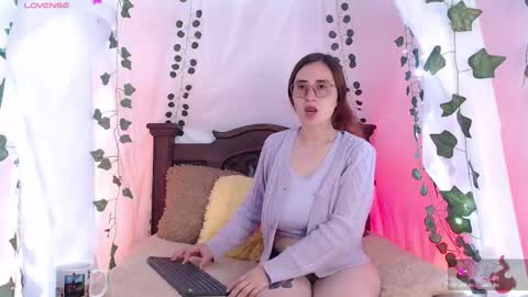 Hello guys my name is Sofi and Lizzie and  Vanessa online show from 02.19.25