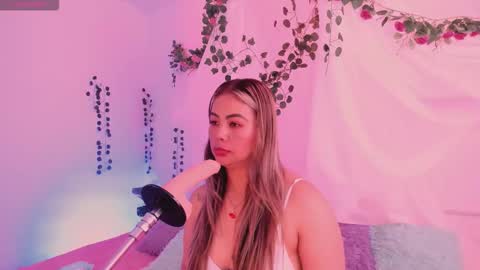 Hello guys my name is Sofi and Lizzie and  Vanessa online show from 11.05.25