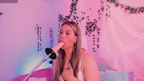 Hello guys my name is Sofi and Lizzie and  Vanessa online show from 11.08.25