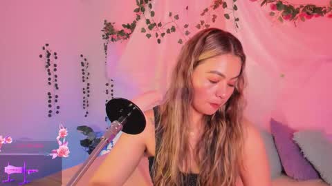 Hello guys my name is Sofi and Lizzie and  Vanessa online show from 11.25.25