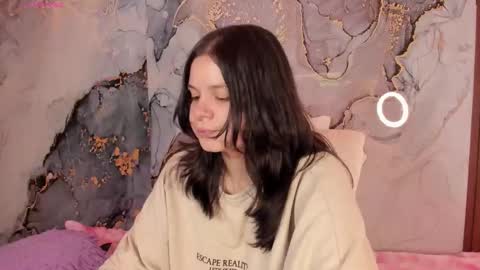 Hello guys my name is Sofi and Lizzie and  Vanessa online show from 02.25.26