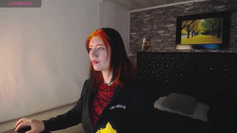 Snapshot of cerecita_02 chatting on 03.10.25 Cerecita online show from 03.10.25