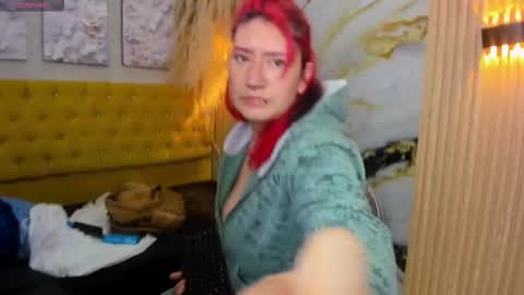 Snapshot of cerecita_02 chatting on 09.16.25 Cerecita online show from 09.16.25