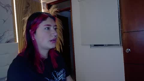 Snapshot of cerecita_02 chatting on 09.22.25 Cerecita online show from 09.22.25