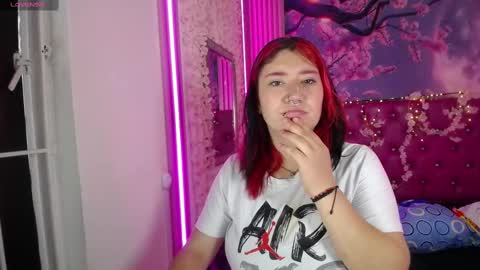 Snapshot of cerecita_02 chatting on 09.23.25 Cerecita online show from 09.23.25