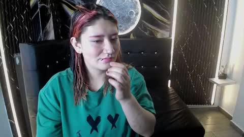 Snapshot of cerecita_02 chatting on 10.02.25 Cerecita online show from 10.02.25