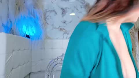 Snapshot of cerecita_02 chatting on 10.04.25 Cerecita online show from 10.04.25