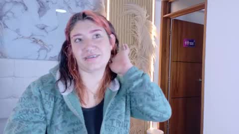 Snapshot of cerecita_02 chatting on 10.07.25 Cerecita online show from 10.07.25