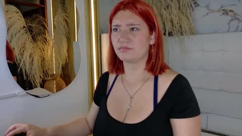 Snapshot of cerecita_02 chatting on 10.22.25 Cerecita online show from 10.22.25