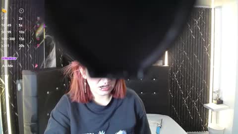 Snapshot of cerecita_02 chatting on 10.28.25 Cerecita online show from 10.28.25