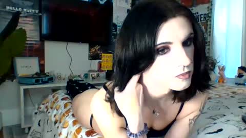 Snapshot of chanel2002 chatting on 10.29.25 chanel2002 online show from 10.29.25