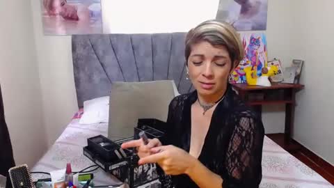 Snapshot of chanel_joliee chatting on 09.17.25 chanel online show from 09.17.25