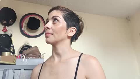 Snapshot of chanel_joliee chatting on 10.19.25 chanel online show from 10.19.25