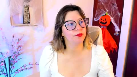 Snapshot of chanell_taylor_ chatting on 10.17.25 chanell online show from 10.17.25