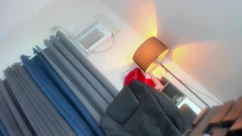 Snapshot of chantal_fuck chatting on 09.18.25 chantal_fuck online show from 09.18.25