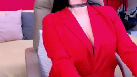 Snapshot of chantallovely chatting on 10.11.25 The Queen online show from 10.11.25