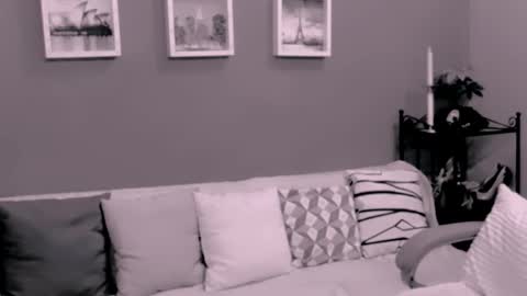 Snapshot of chantallovely chatting on 10.12.25 The Queen online show from 10.12.25