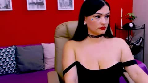 Snapshot of chantallovely chatting on 11.14.25 The Queen online show from 11.14.25