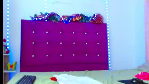 Snapshot of chantalsemenova2023 chatting on 12.15.24 chantal sweety and horny latina for u online show from 12.15.24