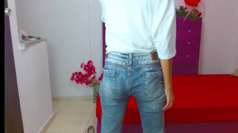 Snapshot of chantalsemenova2023 chatting on 01.05.25 chantal sweety and horny latina for u online show from 01.05.25