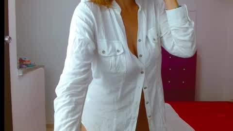 Snapshot of chantalsemenova2023 chatting on 01.08.25 chantal sweety and horny latina for u online show from 01.08.25