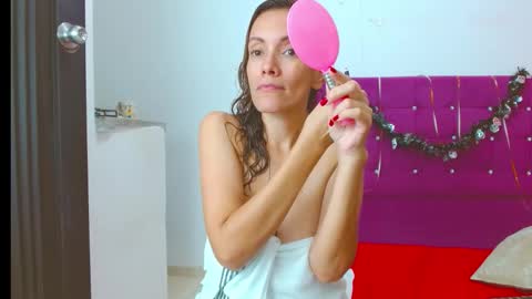 Snapshot of chantalsemenova2023 chatting on 11.07.25 chantal sweety and horny latina for u online show from 11.07.25