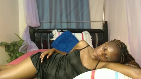 Snapshot of chantelsamz2 chatting on 12.14.24 Chantel online show from 12.14.24