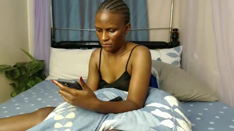 Snapshot of chantelsamz2 chatting on 12.31.24 Chantel online show from 12.31.24