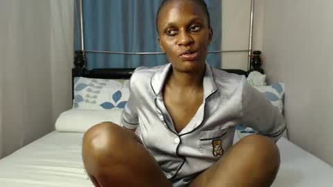 Snapshot of chantelsamz2 chatting on 03.11.25 Chantel online show from 03.11.25