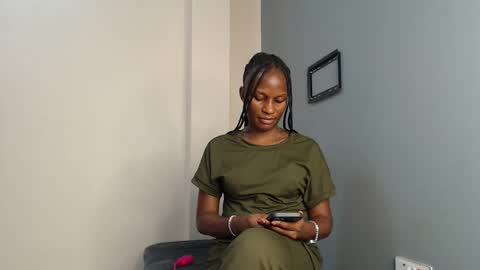 Snapshot of chantelsamz2 chatting on 11.10.25 Chantel online show from 11.10.25