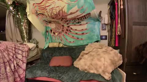 Snapshot of chaosfish chatting on 10.24.25 fish online show from 10.24.25