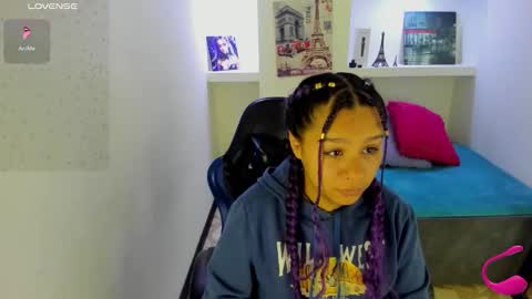 Snapshot of charis_21 chatting on 09.26.25 charis 2 online show from 09.26.25