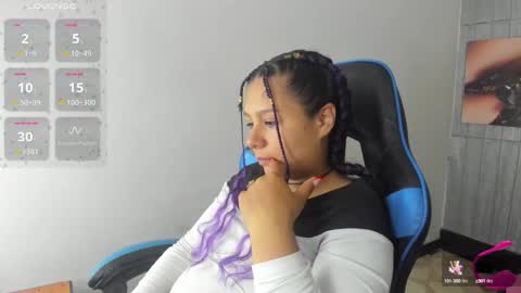 Snapshot of charis_21 chatting on 09.27.25 charis 2 online show from 09.27.25